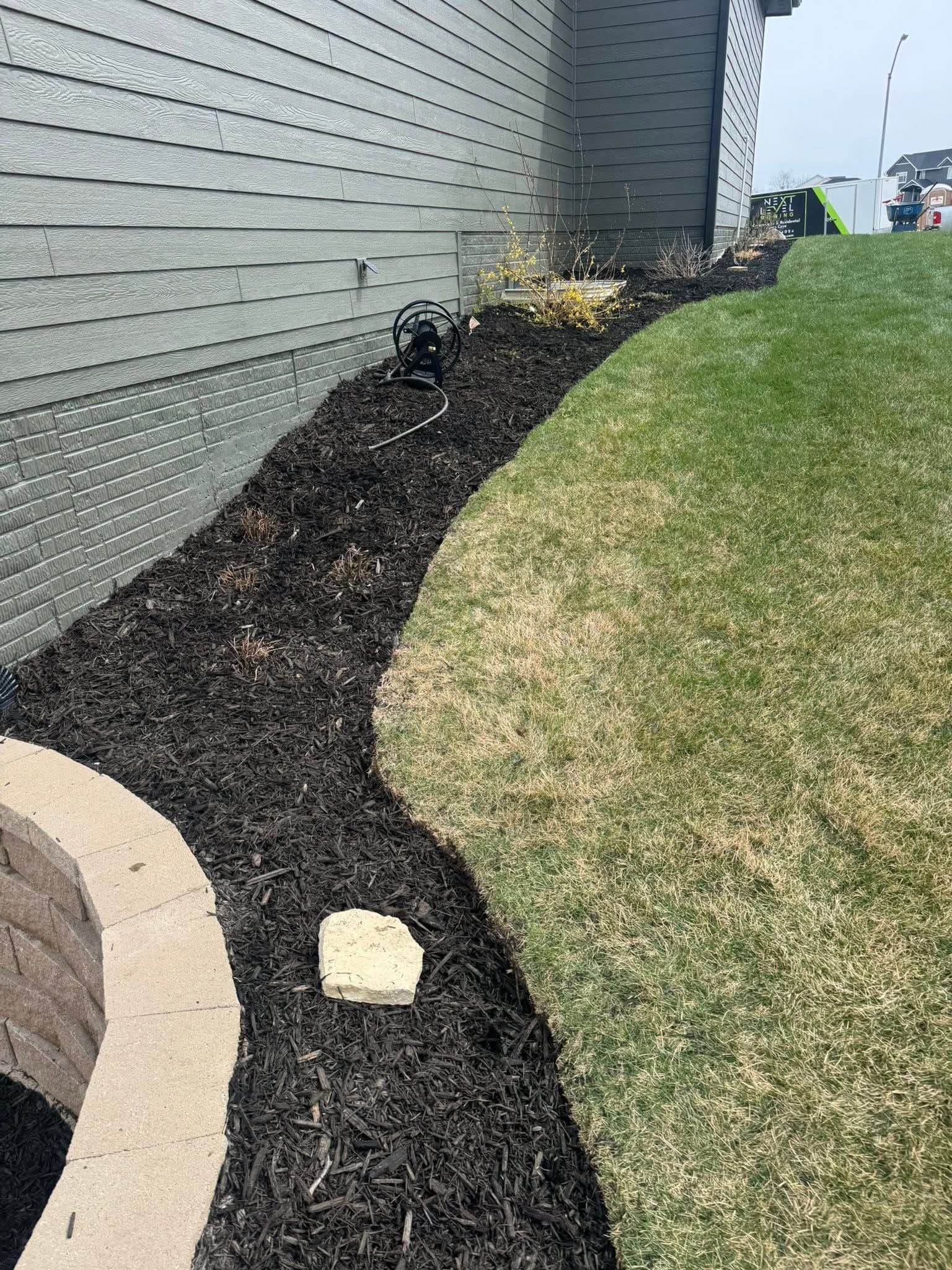Gallery photos for Full Yard Mulch Makeover with Deep Natural Edging in Norwalk: Image #4