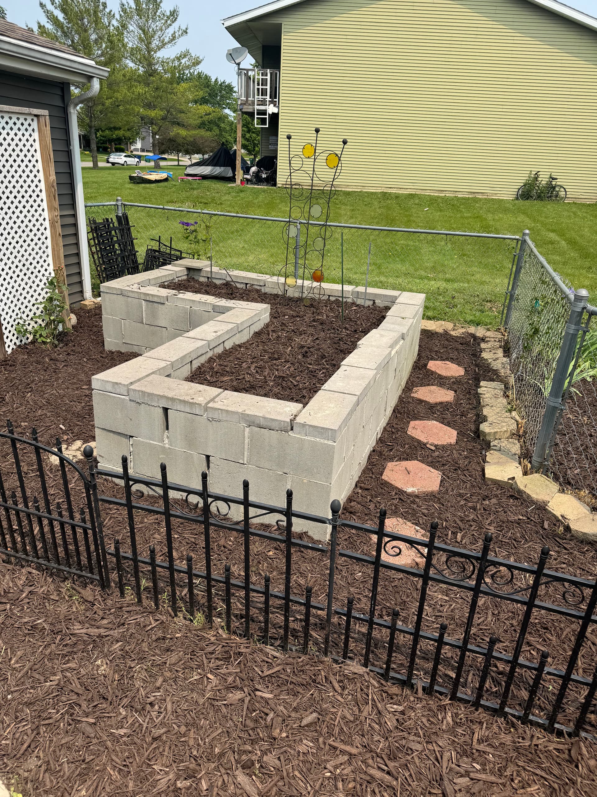 Gallery photos for Overgrown Backyard Cleaned Up and Made Market Ready: Image #6