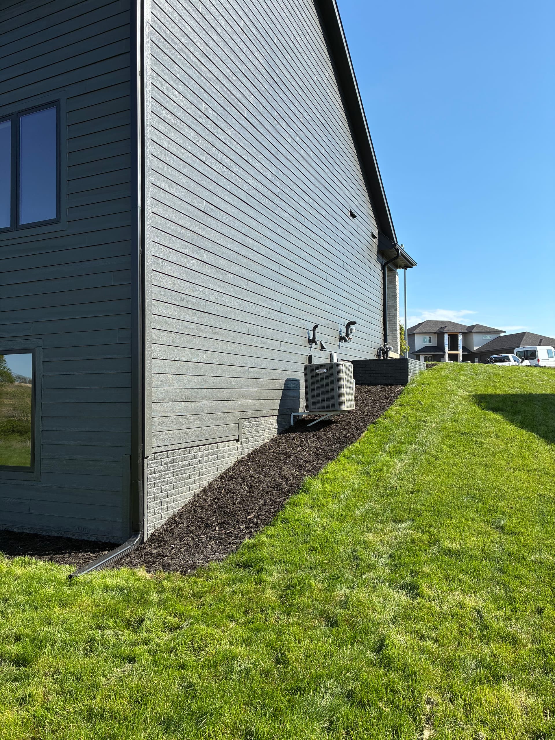 Gallery photos for Fresh Black Mulch Beds Sharpen a Norwalk Property: Image #3
