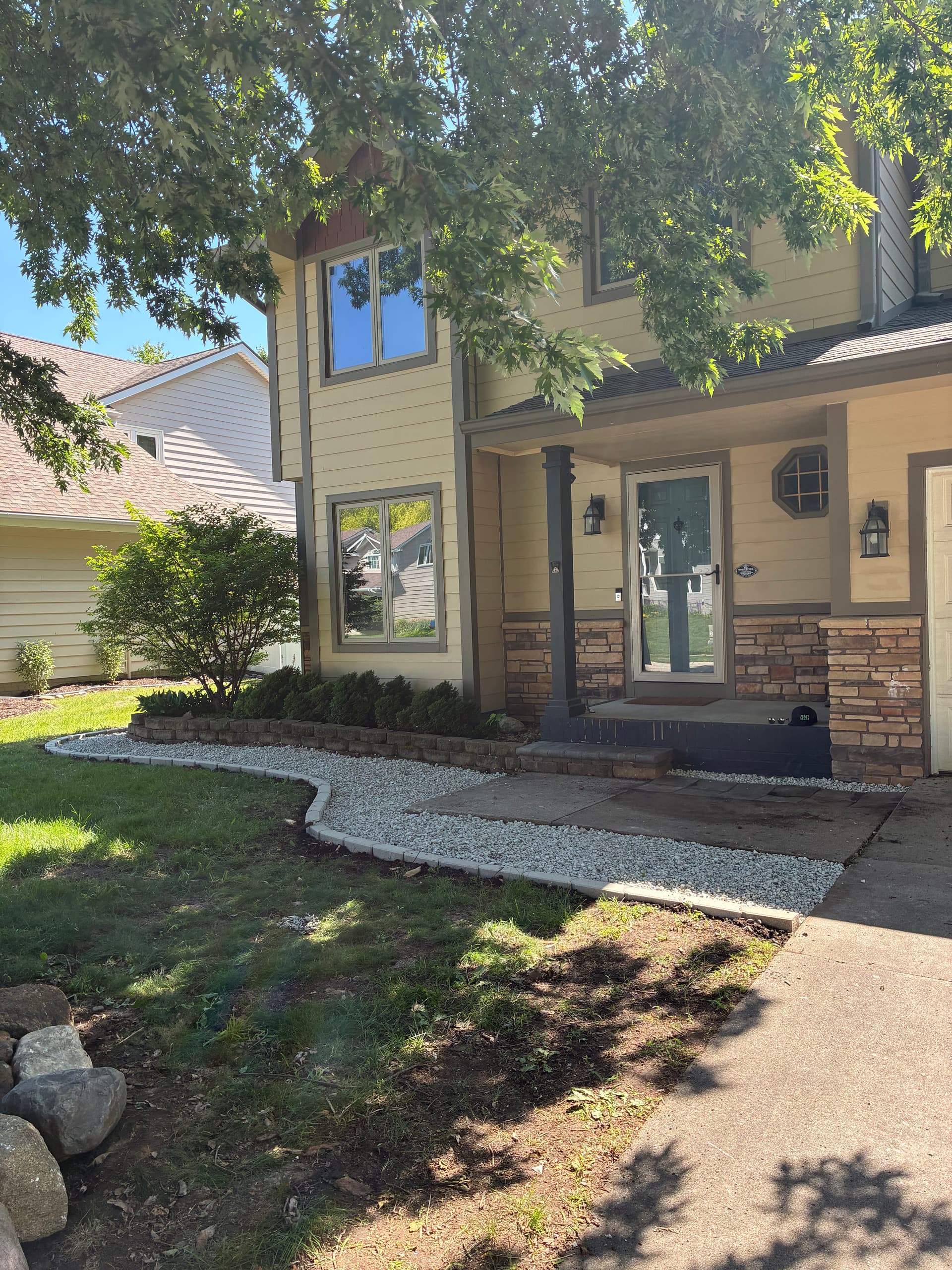Gallery photos for Full Yard Landscape Overhaul in Clive Iowa: Image #4