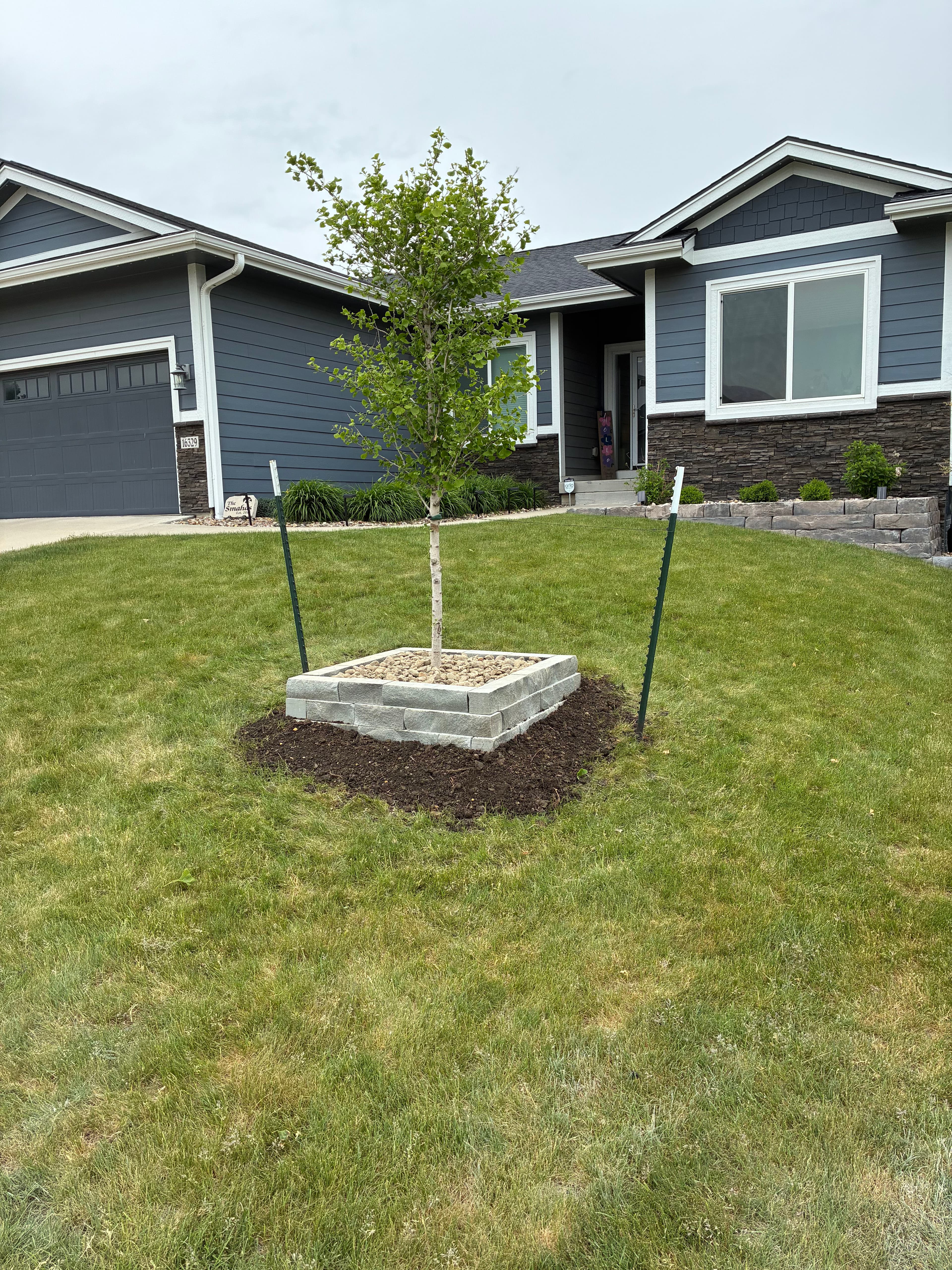 Project Small Retaining Wall Around a Front Yard Tree in Urbandale image