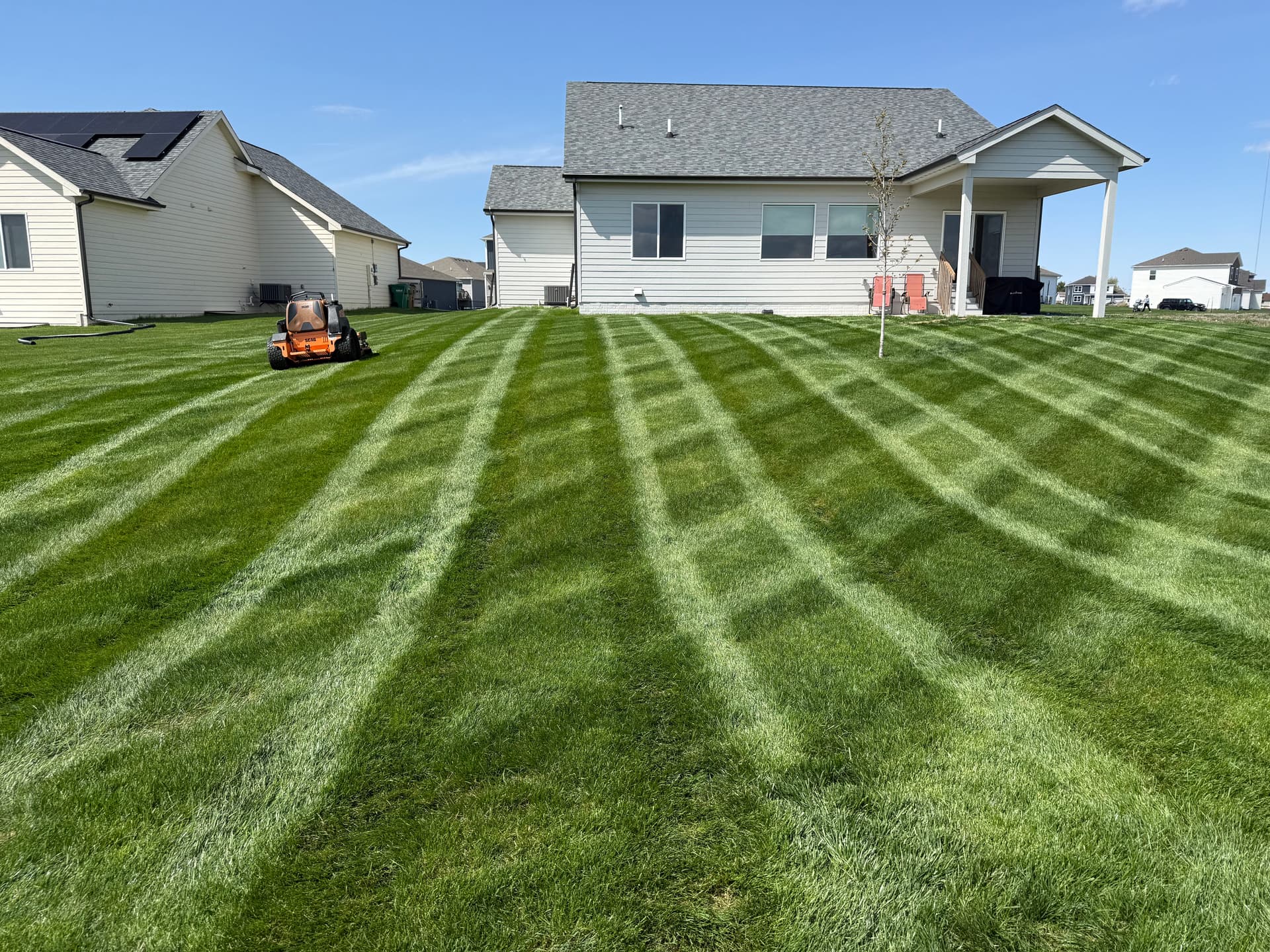 Gallery photos for Clean Stripes on a Fast-Growing Altoona Lawn: Image #1