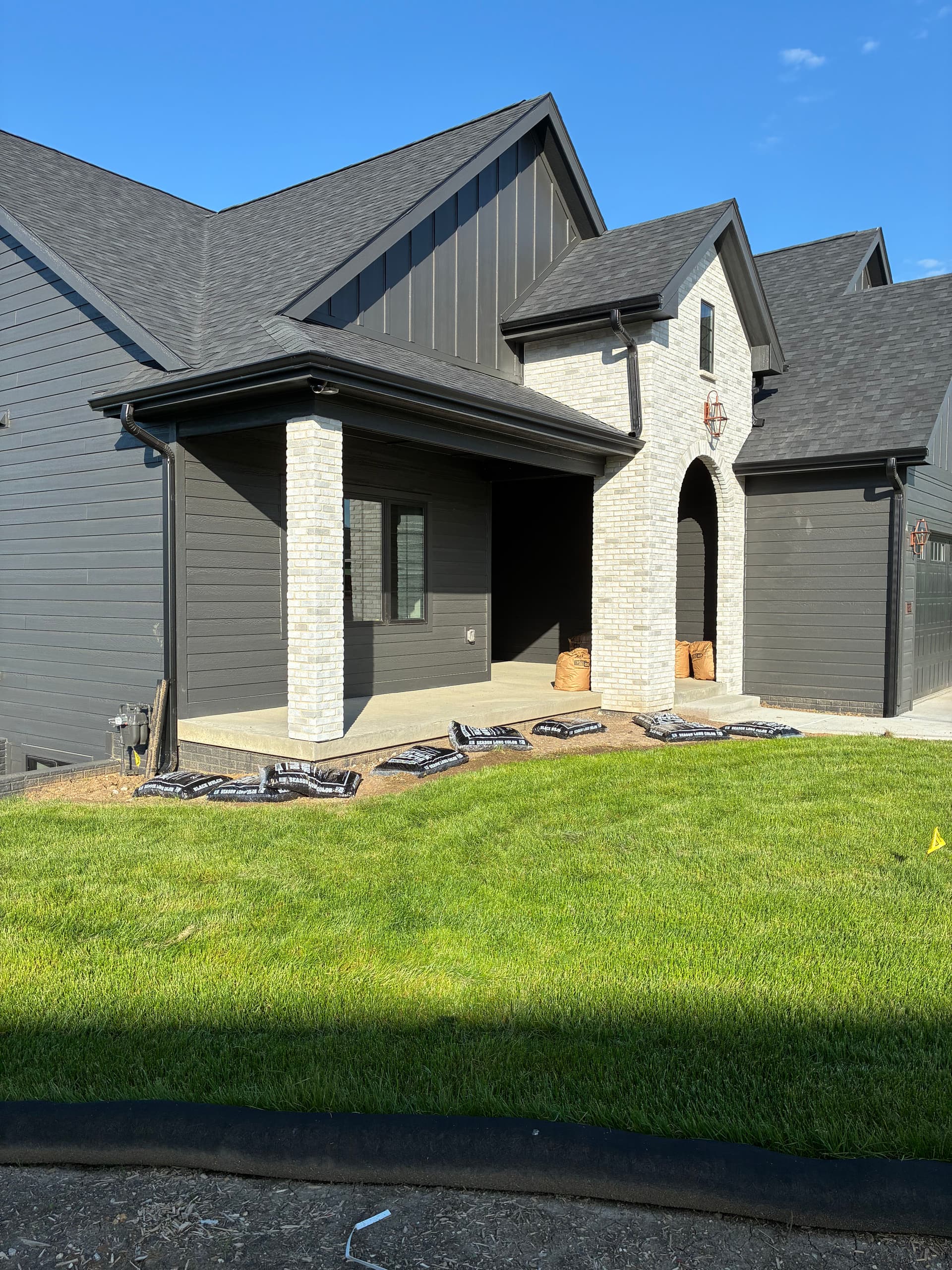 Gallery photos for Fresh Black Mulch Beds Sharpen a Norwalk Property: Image #8