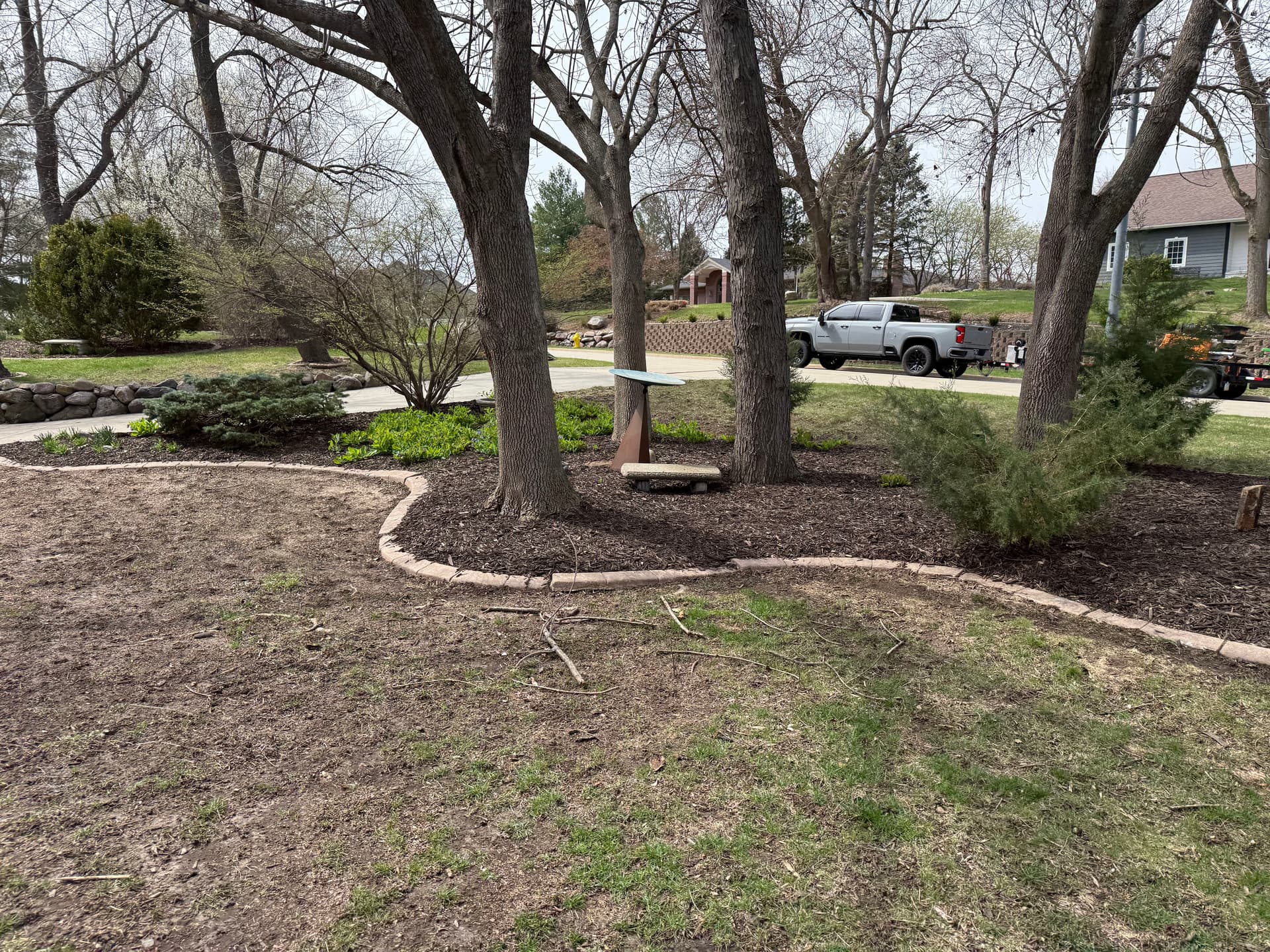 Full Bed Tear-Out Spring Cleanup and Re-Mulch in West Des Moines