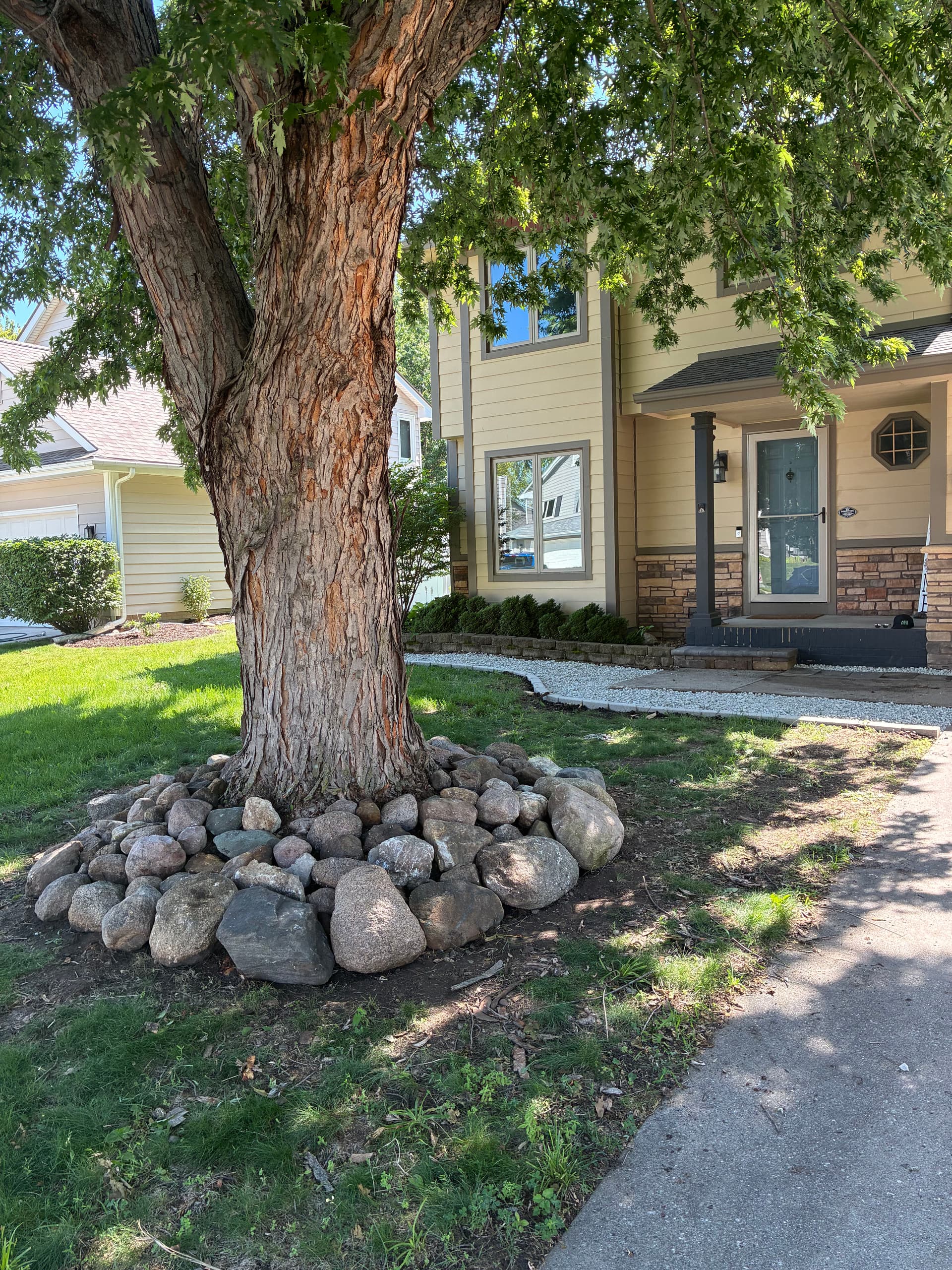 Gallery photos for Full Yard Landscape Overhaul in Clive Iowa: Image #5