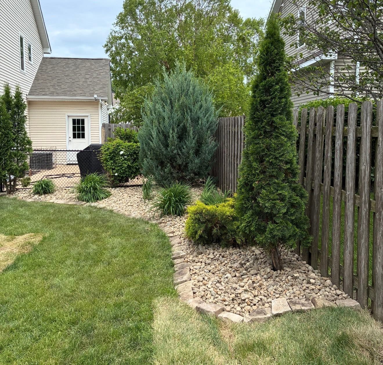Gallery photos for Backyard Landscape Bed Upgrade with River Rock in Johnson: Image #2