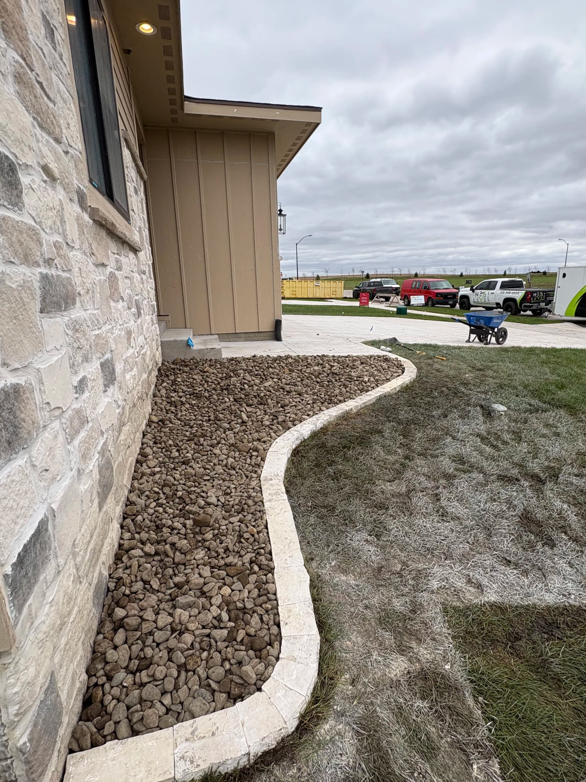 Gallery photos for Front Entry Landscape Bed Installation in Grimes: Image #4