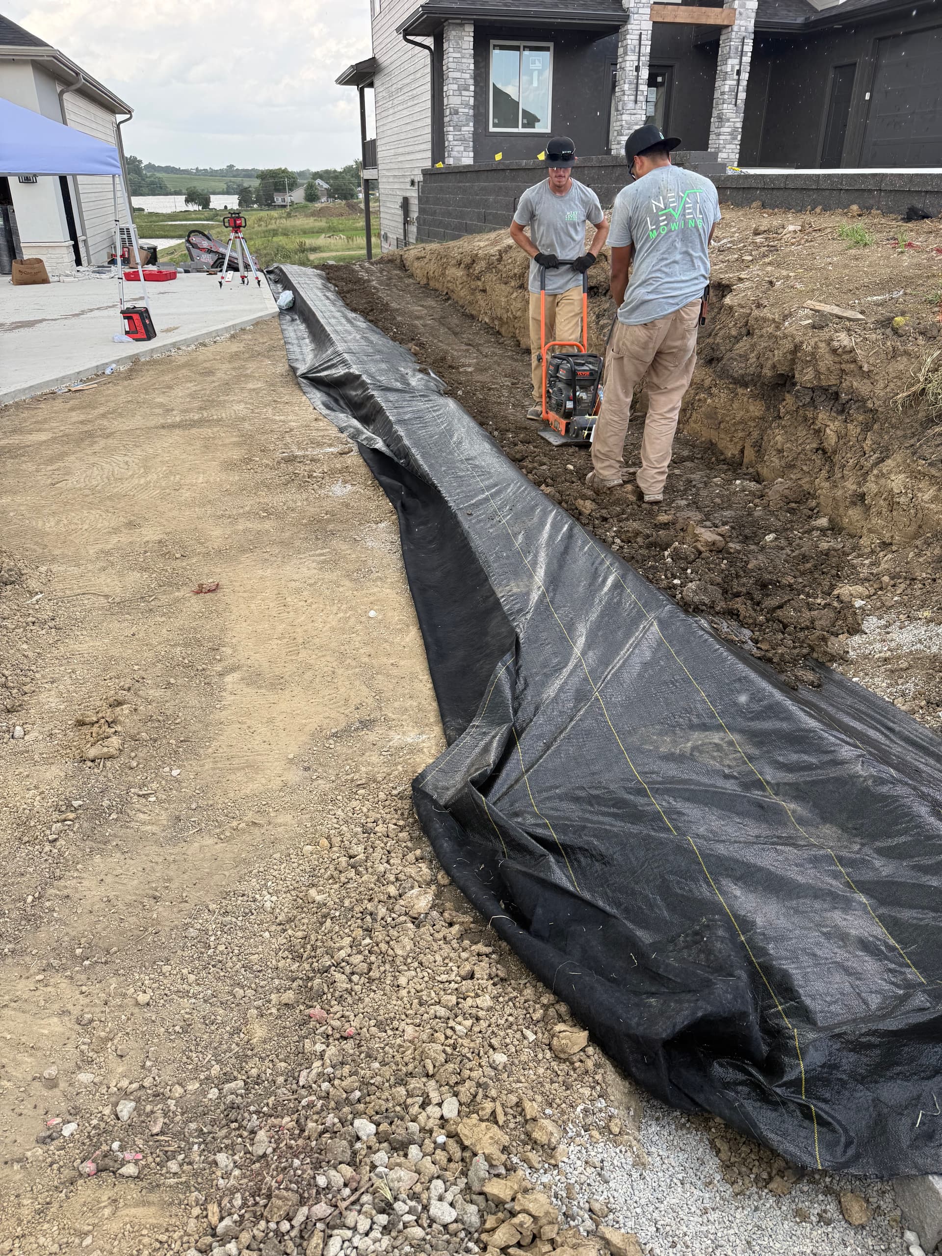 Gallery photos for Iowa Home Show Retaining Wall Build Done Right: Image #7