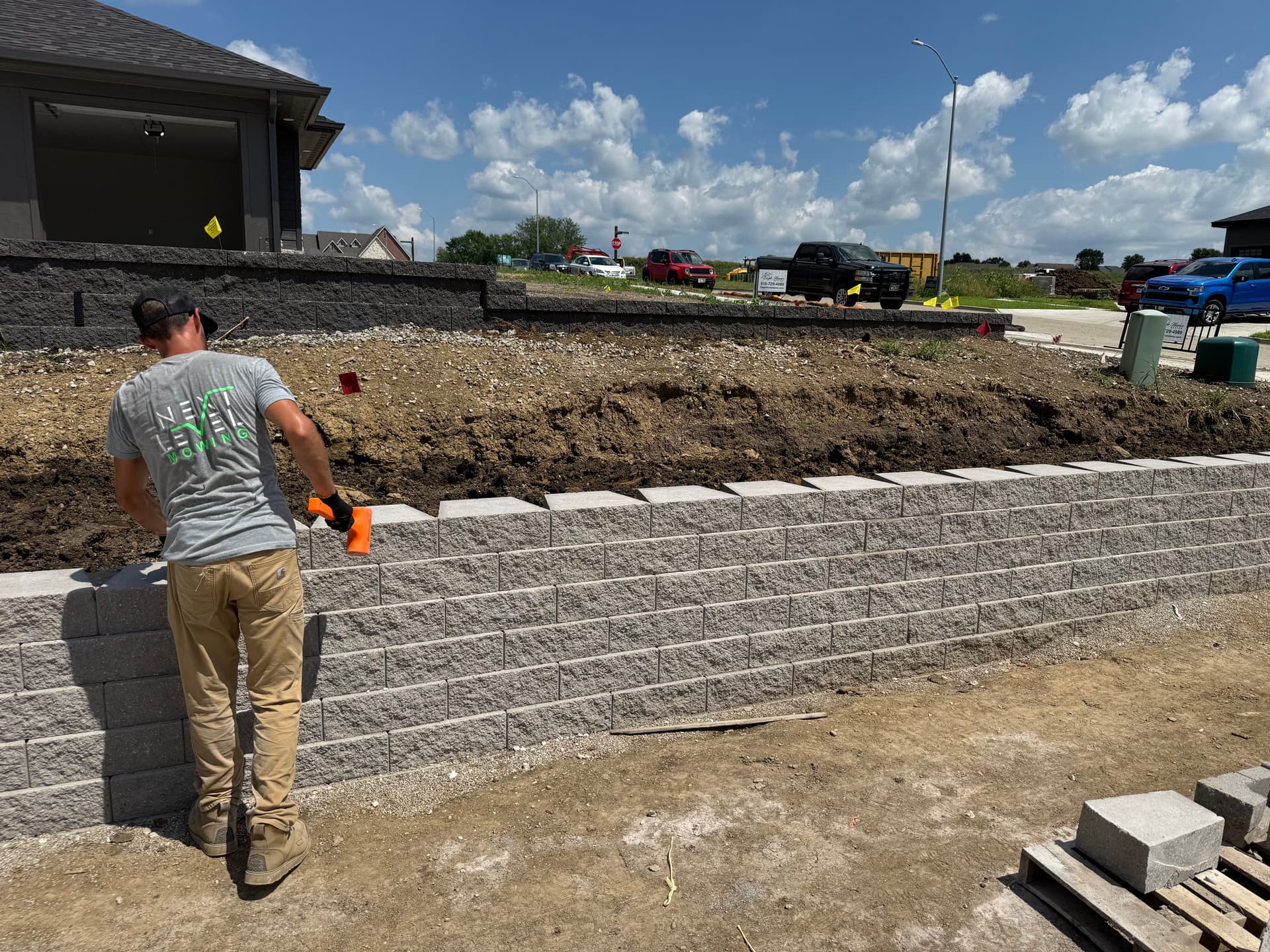 Gallery photos for Iowa Home Show Retaining Wall Build Done Right: Image #2