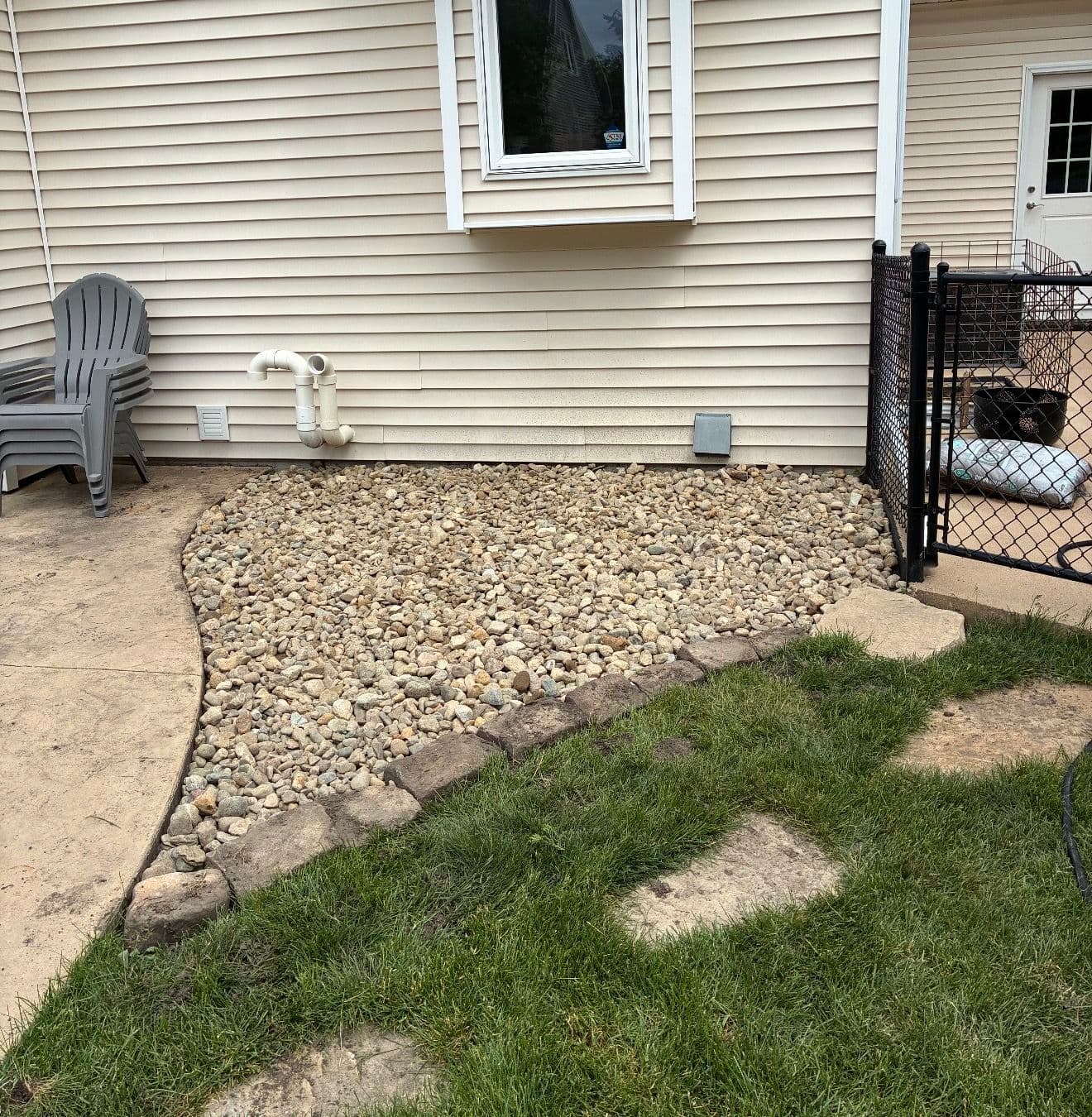 Gallery photos for Backyard Landscape Bed Upgrade with River Rock in Johnson: Image #5
