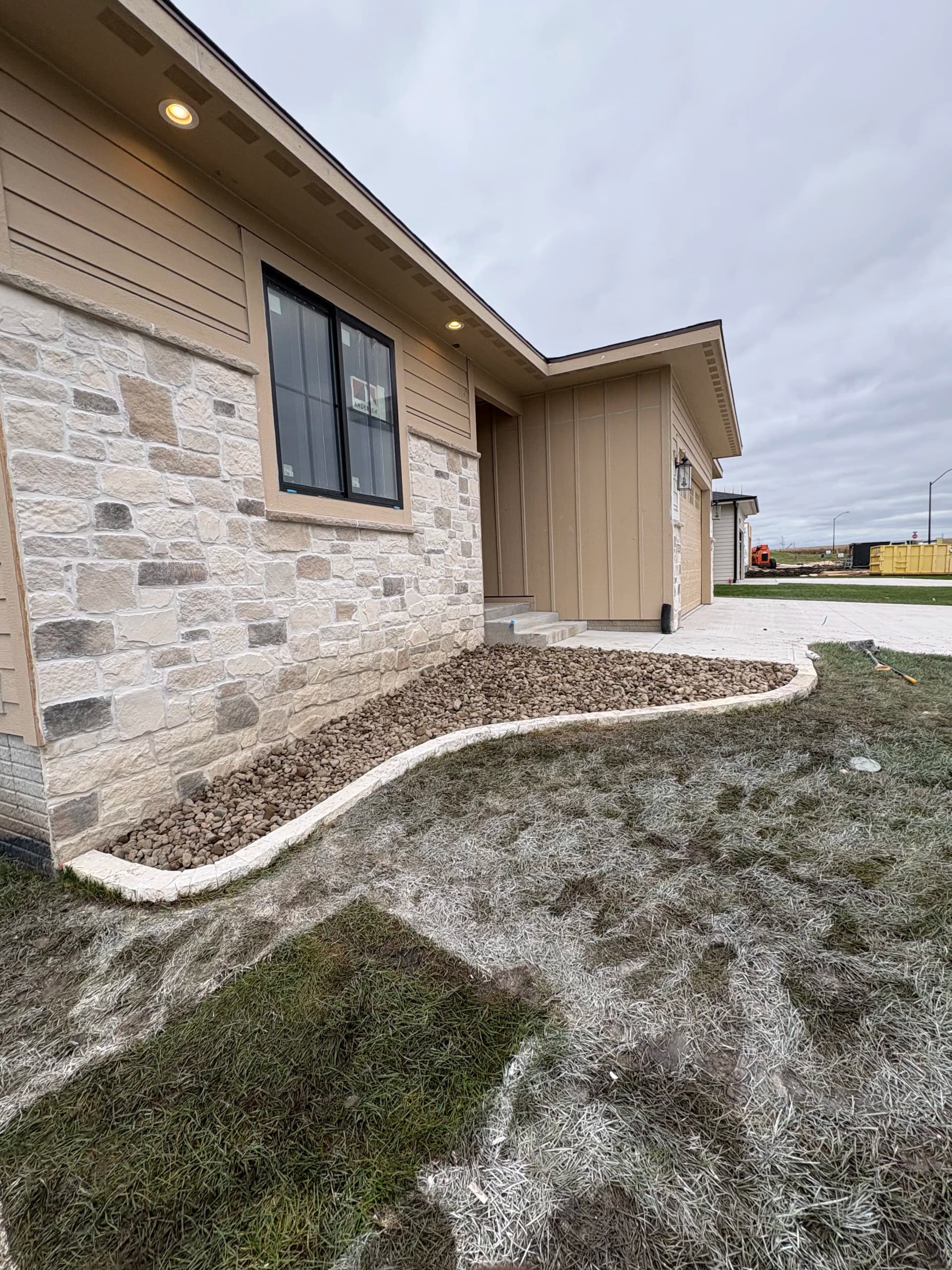 Gallery photos for Front Entry Landscape Bed Installation in Grimes: Image #3