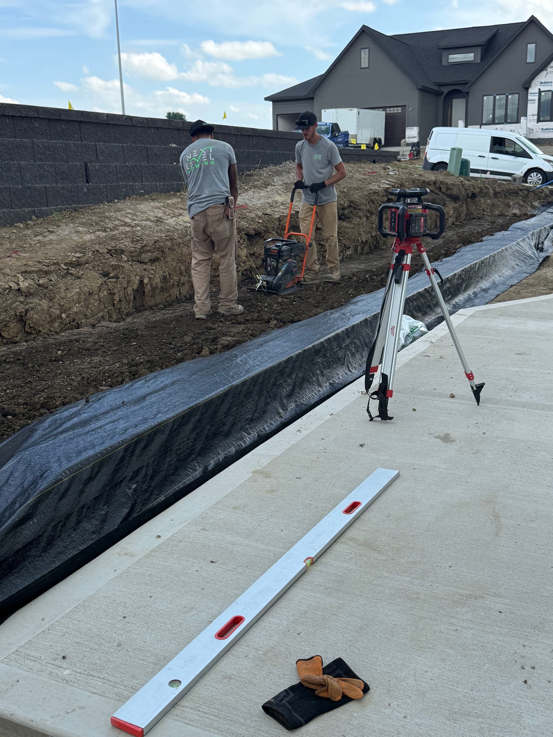 Gallery photos for Iowa Home Show Retaining Wall Build Done Right: Image #8